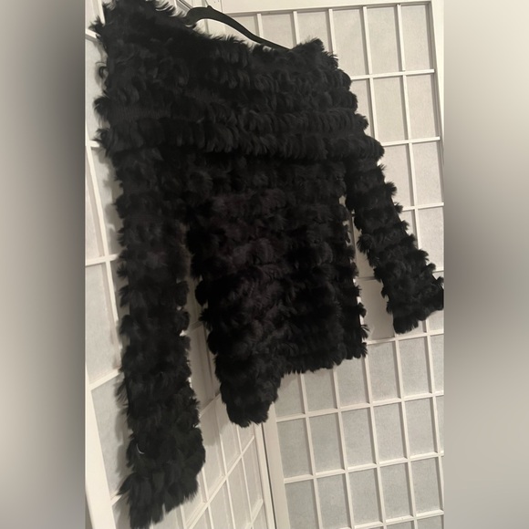 BCBG MAXAZRIA Rabbit Fur Off-Shoulder Top Black NWT - Picture 2 of 15